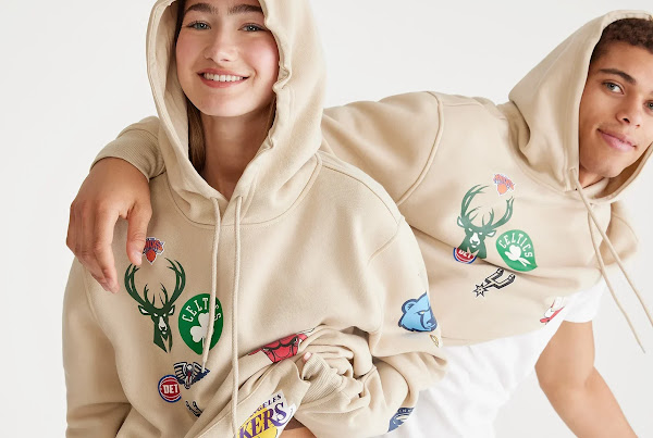 Referencia visual: sweatshirt-customized.webp